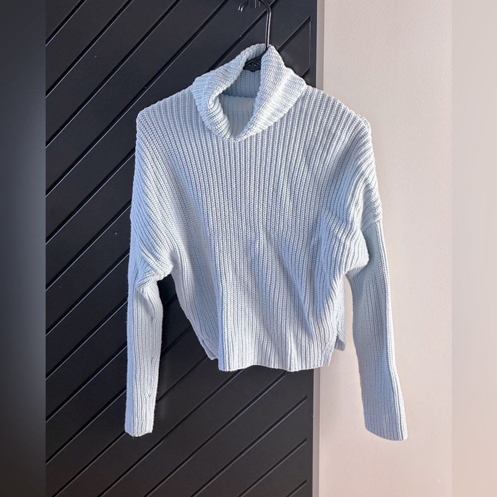Abercrombie & Fitch turtleneck sweater. Size XS. Excellent condition.